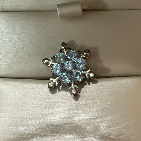 Silver Snowflake charm - Picture 1 of 1